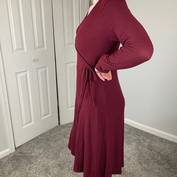 Old Navy Wrap Dress - Picture 3 of 4